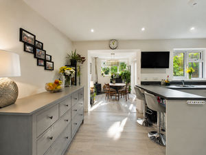 Kitchen/Breakfast Room- click for photo gallery